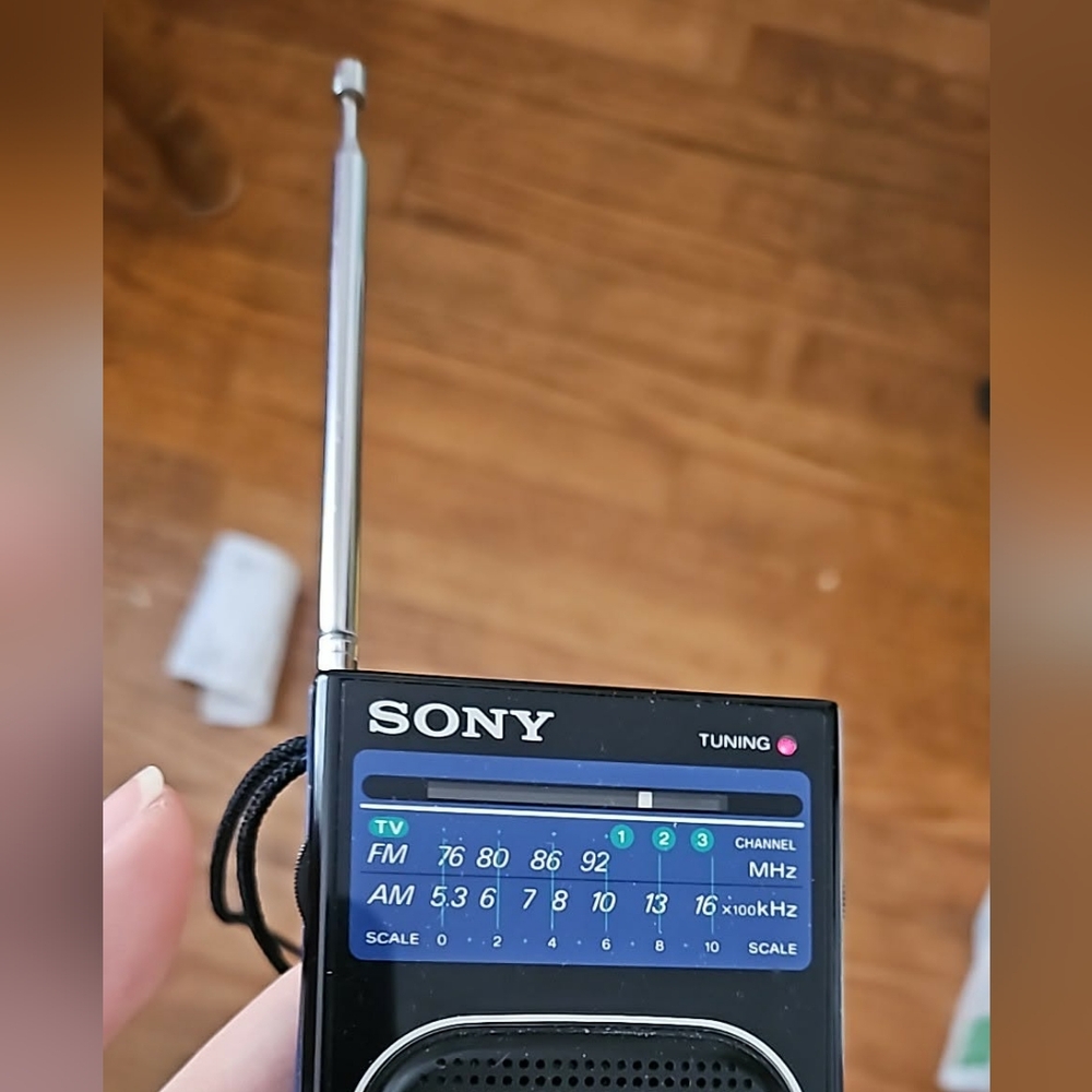 Sony ICF-S16 FM/AM RADIO - Picture 3 of 4